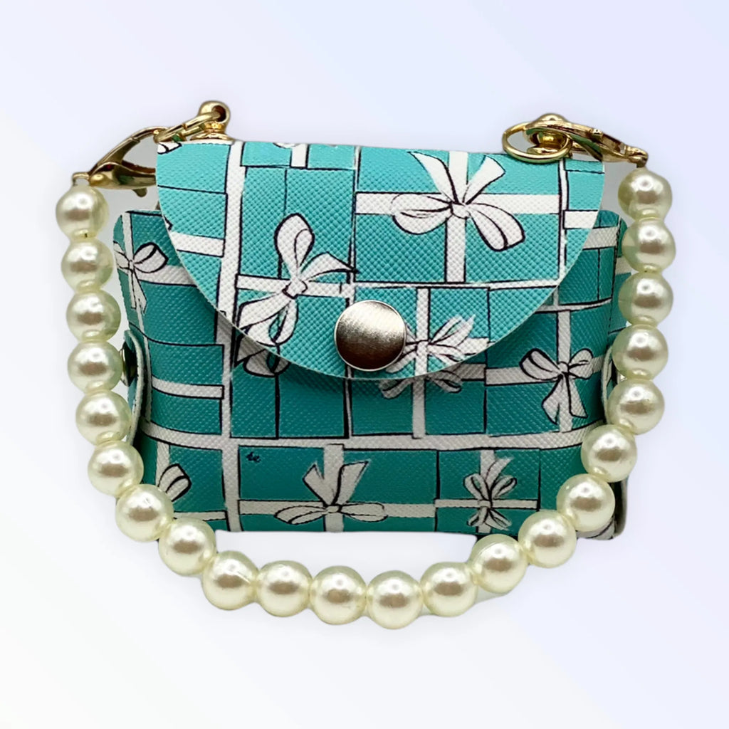 Sniffany & Co. |  Pearl Handle Pick Up Bag