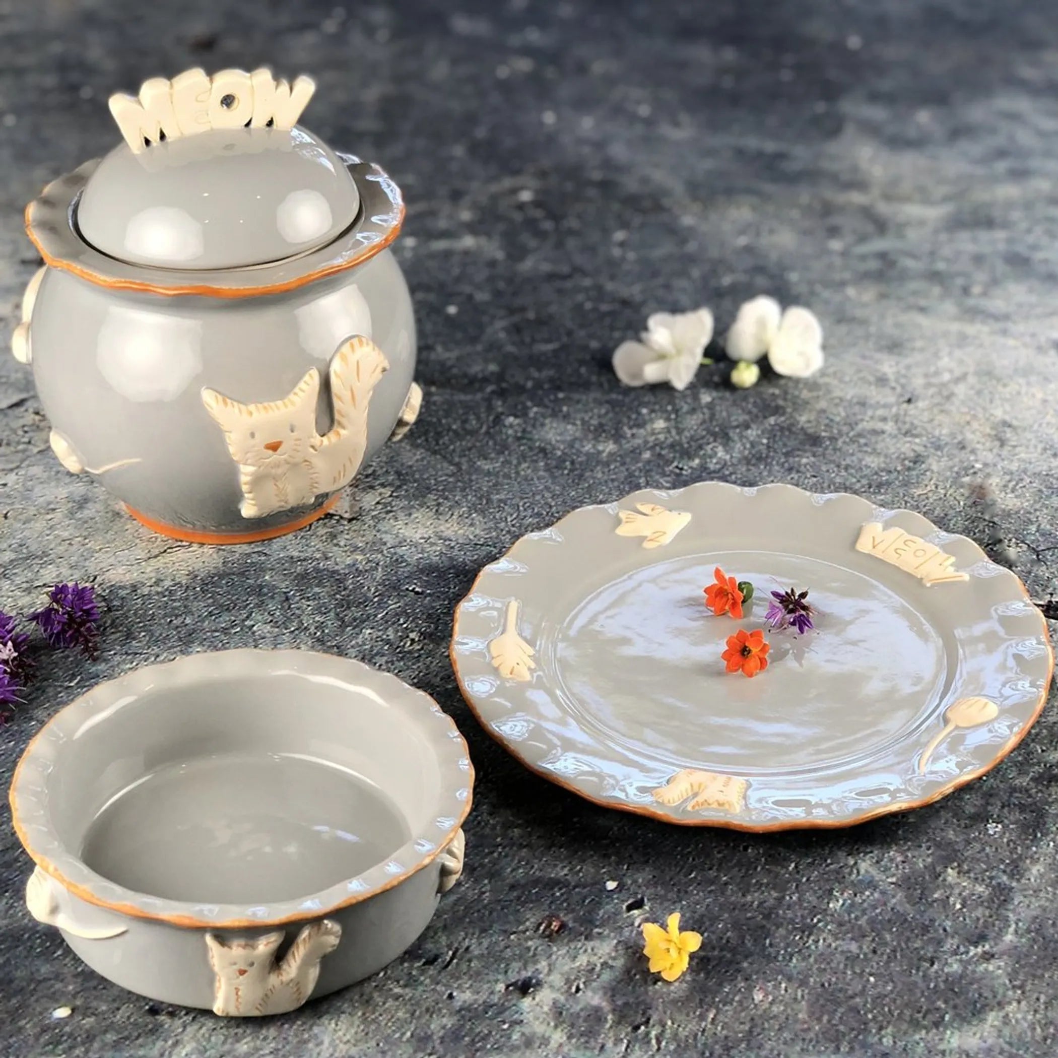 Carmel Ceramica | Cat Whisker Plate (2 Colors Available)